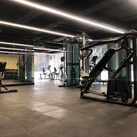 Galeria Plaza San Jeronimo Hotel Cidade do México Exterior foto The gym at the hotel