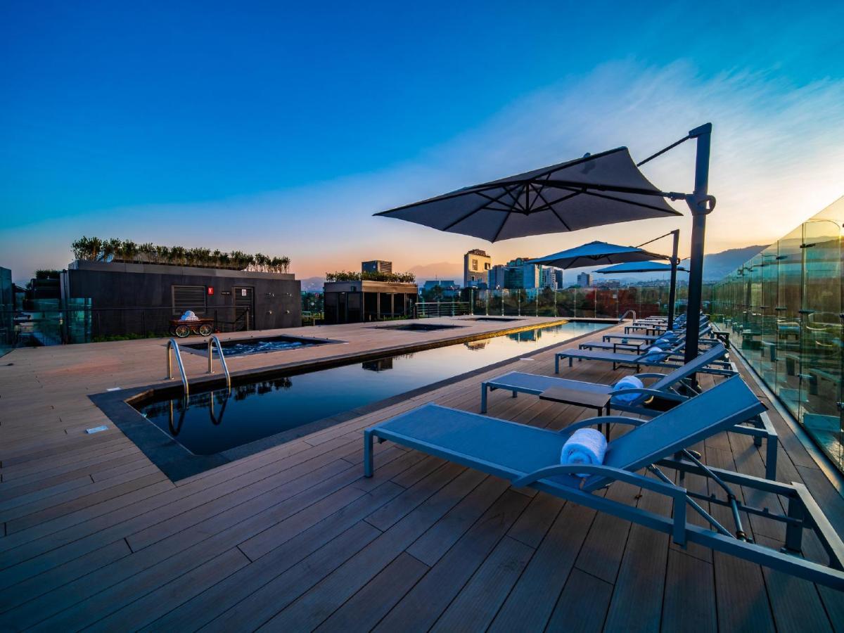 Galeria Plaza San Jeronimo Hotel Cidade do México Exterior foto Rooftop pool at the hotel