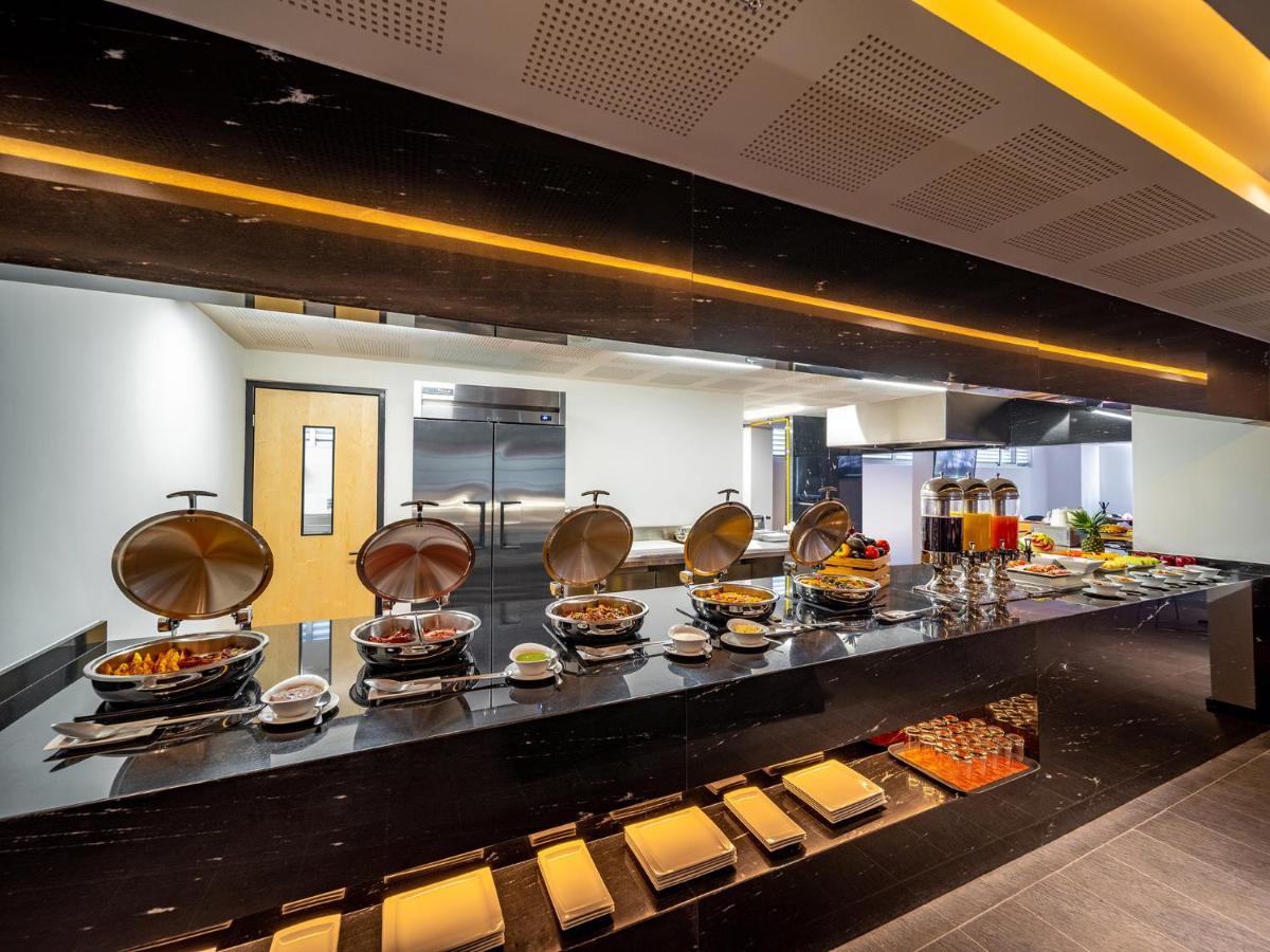 Galeria Plaza San Jeronimo Hotel Cidade do México Exterior foto The buffet at the lounge